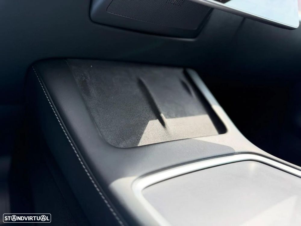 Tesla Model Y Standard RWD - 16