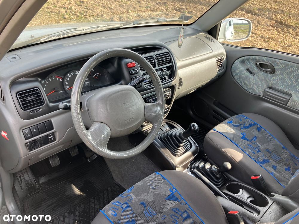 Suzuki Grand Vitara 2.0 - 10