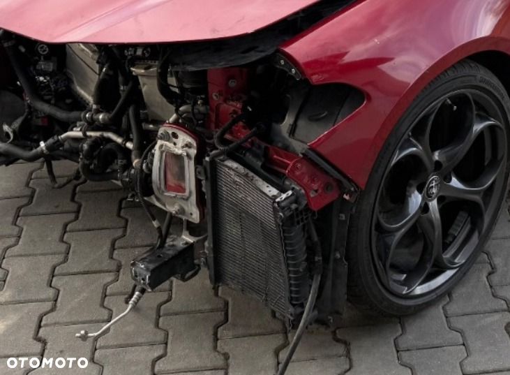 Alfa Romeo Giulia 2.9 V6 Bi-Turbo AT8 Quadrifoglio - 5