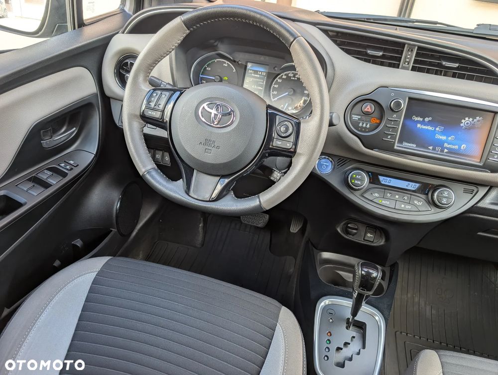 Toyota Yaris Hybrid 100 Selection Passion - 24