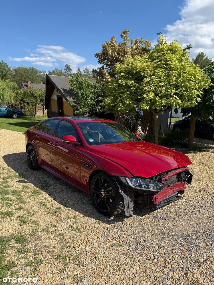 Jaguar XE 2.0 D R-Sport - 8