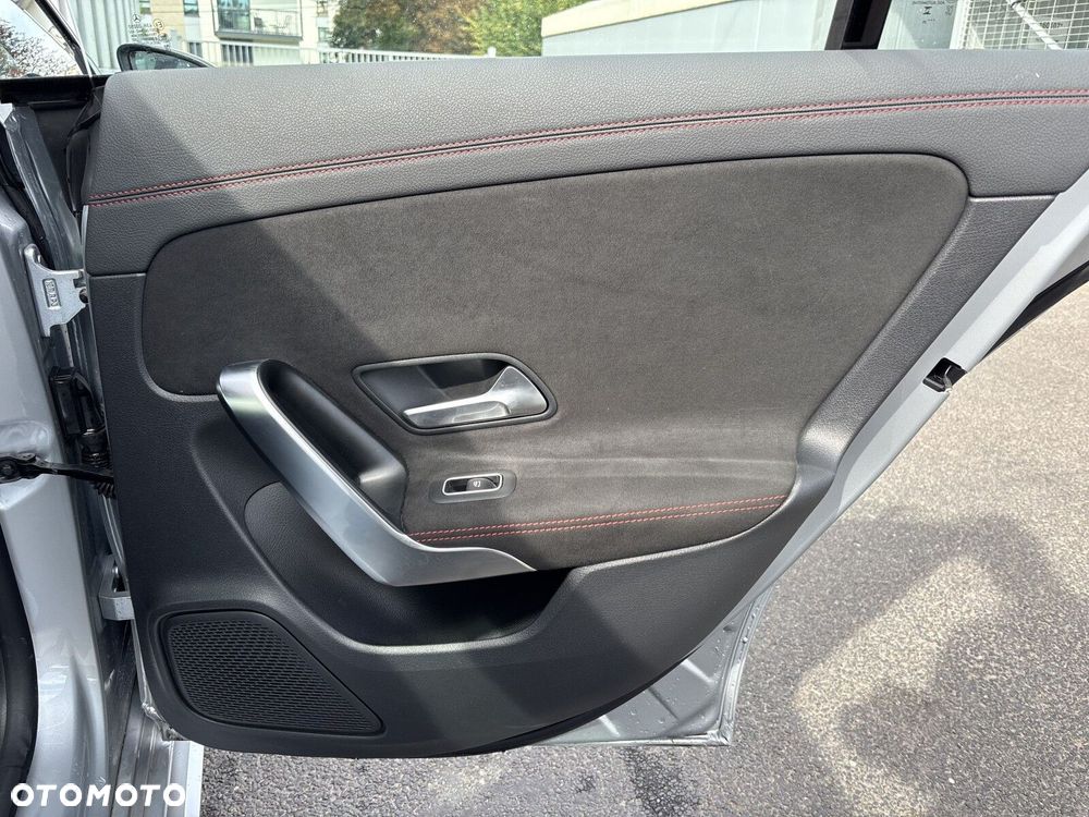 Mercedes-Benz CLA - 23