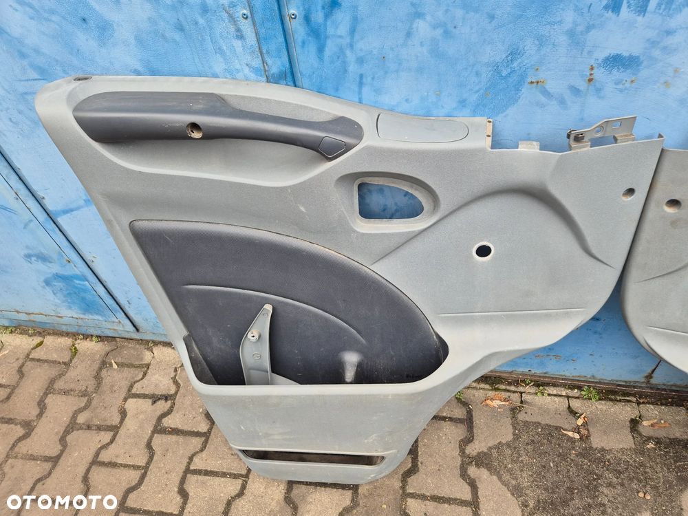 BOCZEK DRZWI LEWY PRAWY IVECO DAILY IV  06-13r. - 2