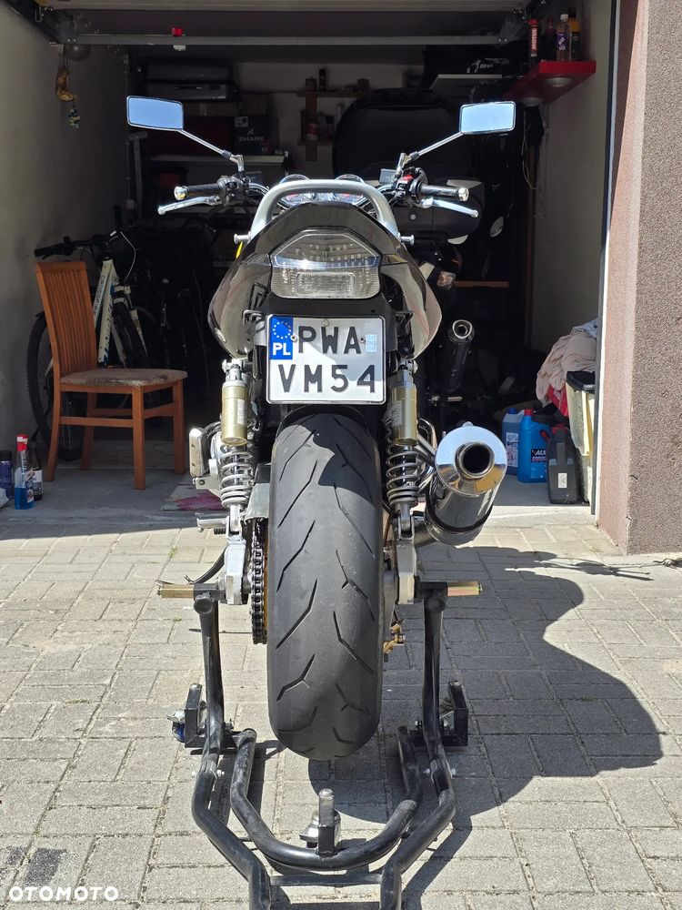 Suzuki GSX - 6
