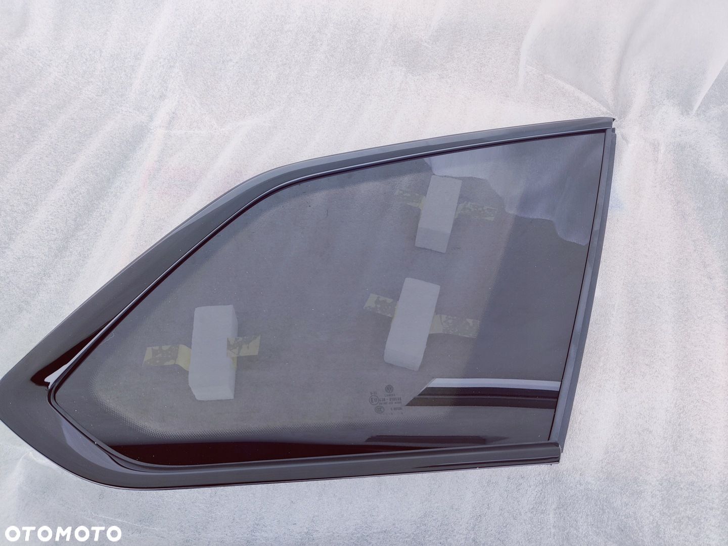 Szyba karoseryjna prawa tył Vw Touareg 3 - 1