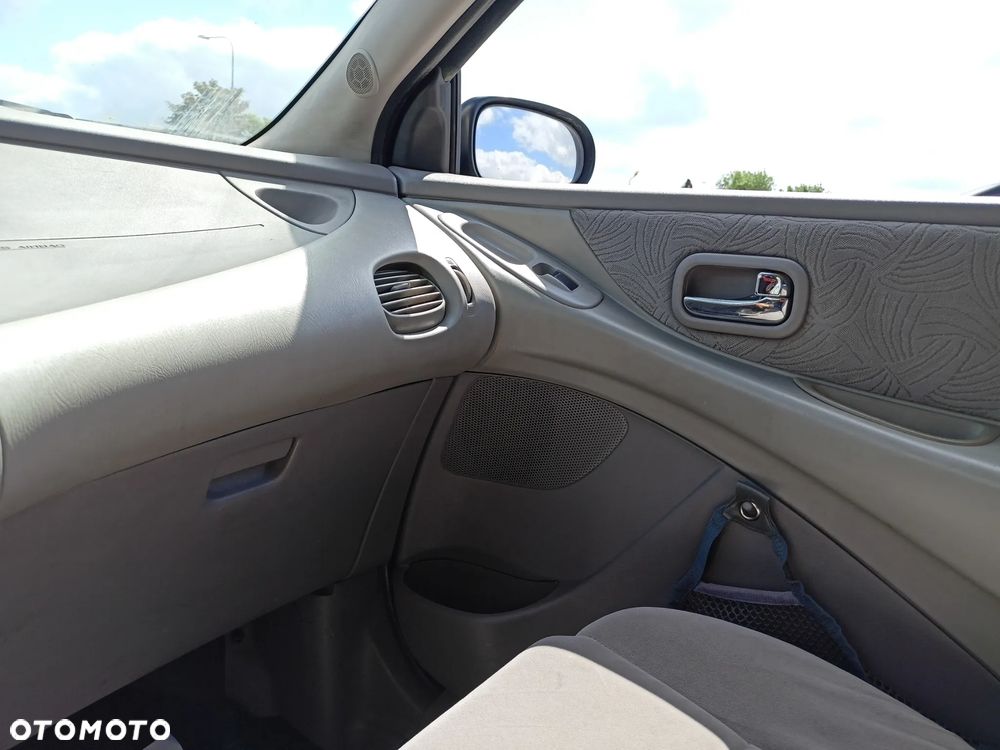 Nissan Almera - 13