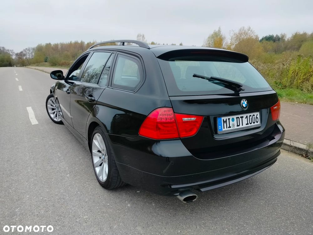BMW 3 Series 2010 photo 5