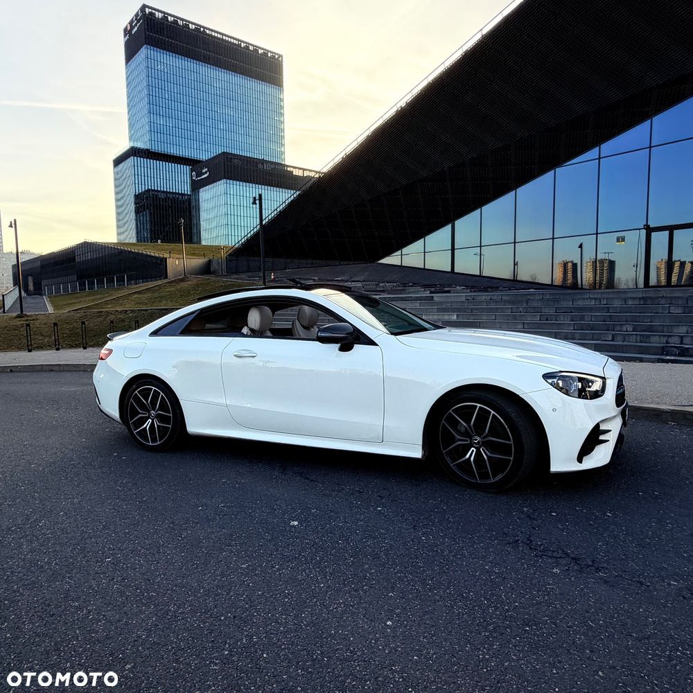 Mercedes-Benz Klasa E 300 9G-TRONIC - 9