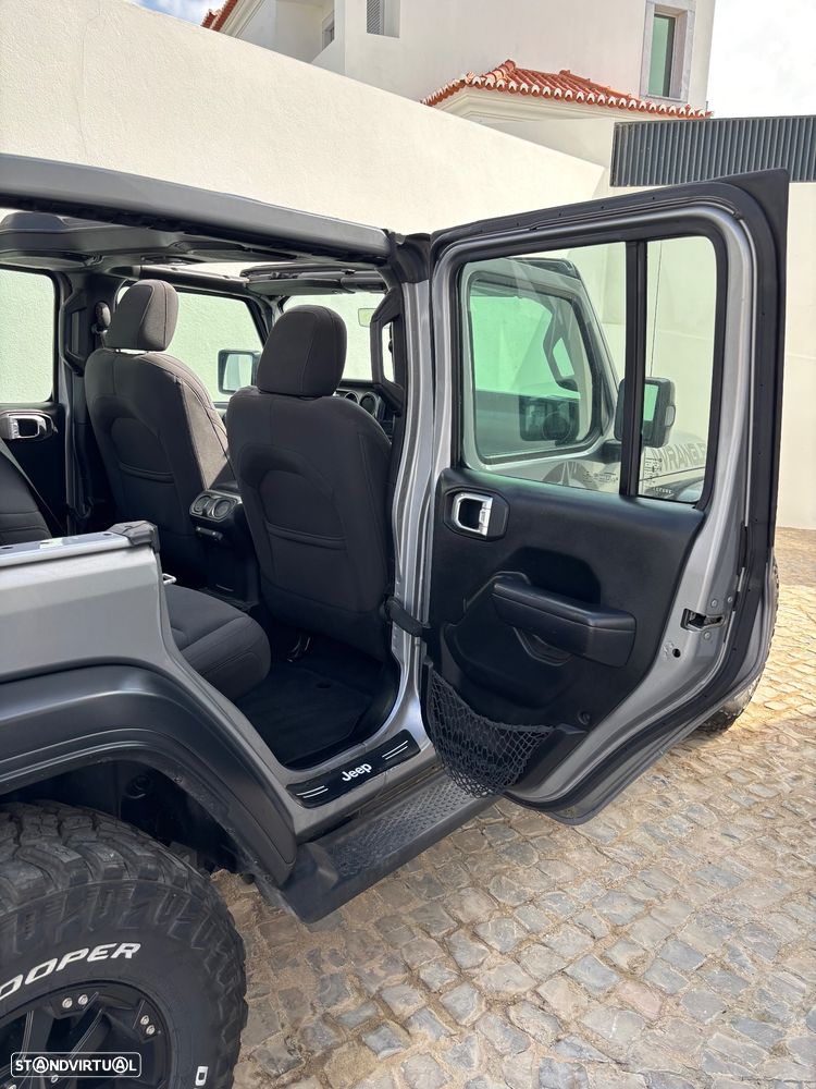 Jeep Wrangler - 15
