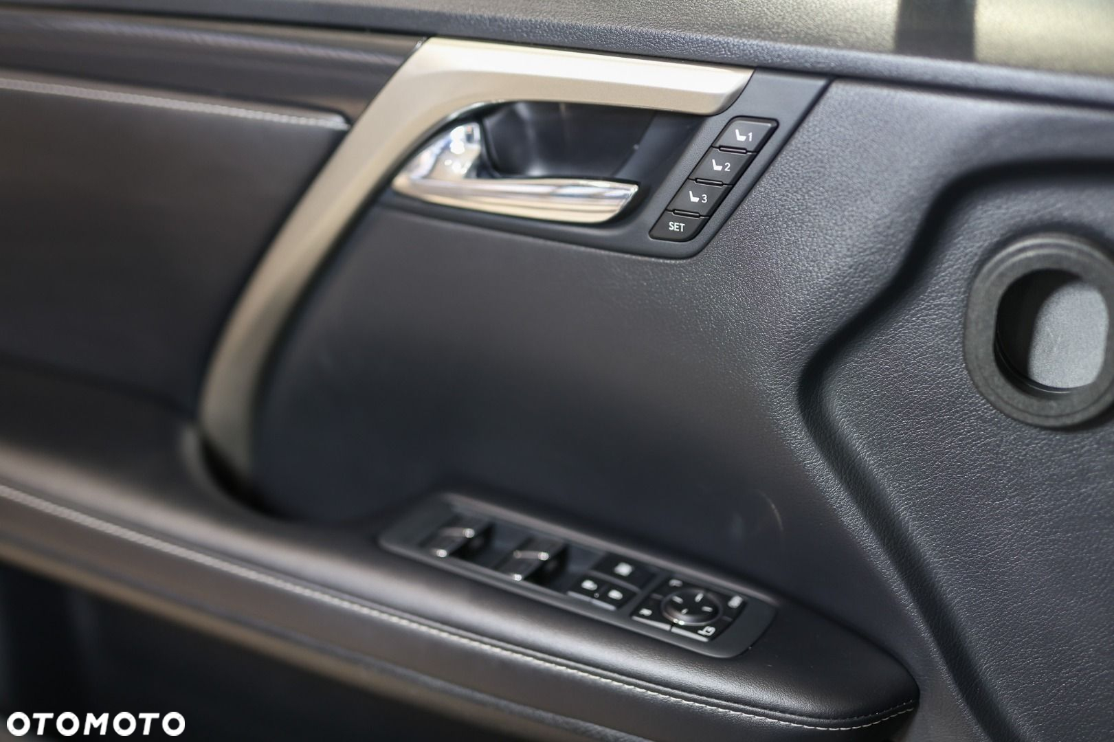 Lexus RX - 14