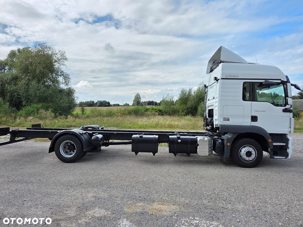 MAN TGM 15.290 / LIFT / KLIMA POSTOJOWA /  RAMA / LAWETA  / DO ŻYWCA / POMOC DROGOWA / CAŁY NA PODUSZKACH / E6 / ROZSTAW OSI 5.40M / STAN BARDZO DOBRY - 9