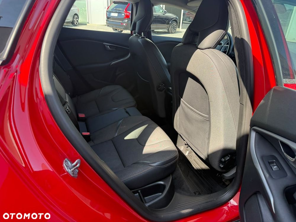 Volvo V40 - 25