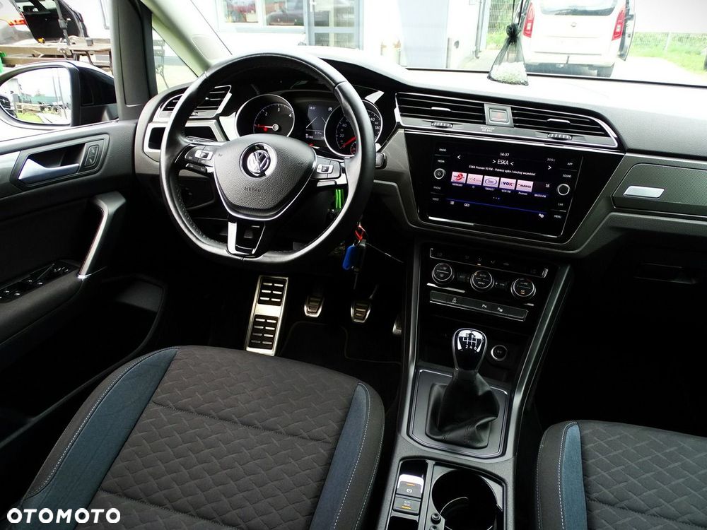 Volkswagen Touran - 24
