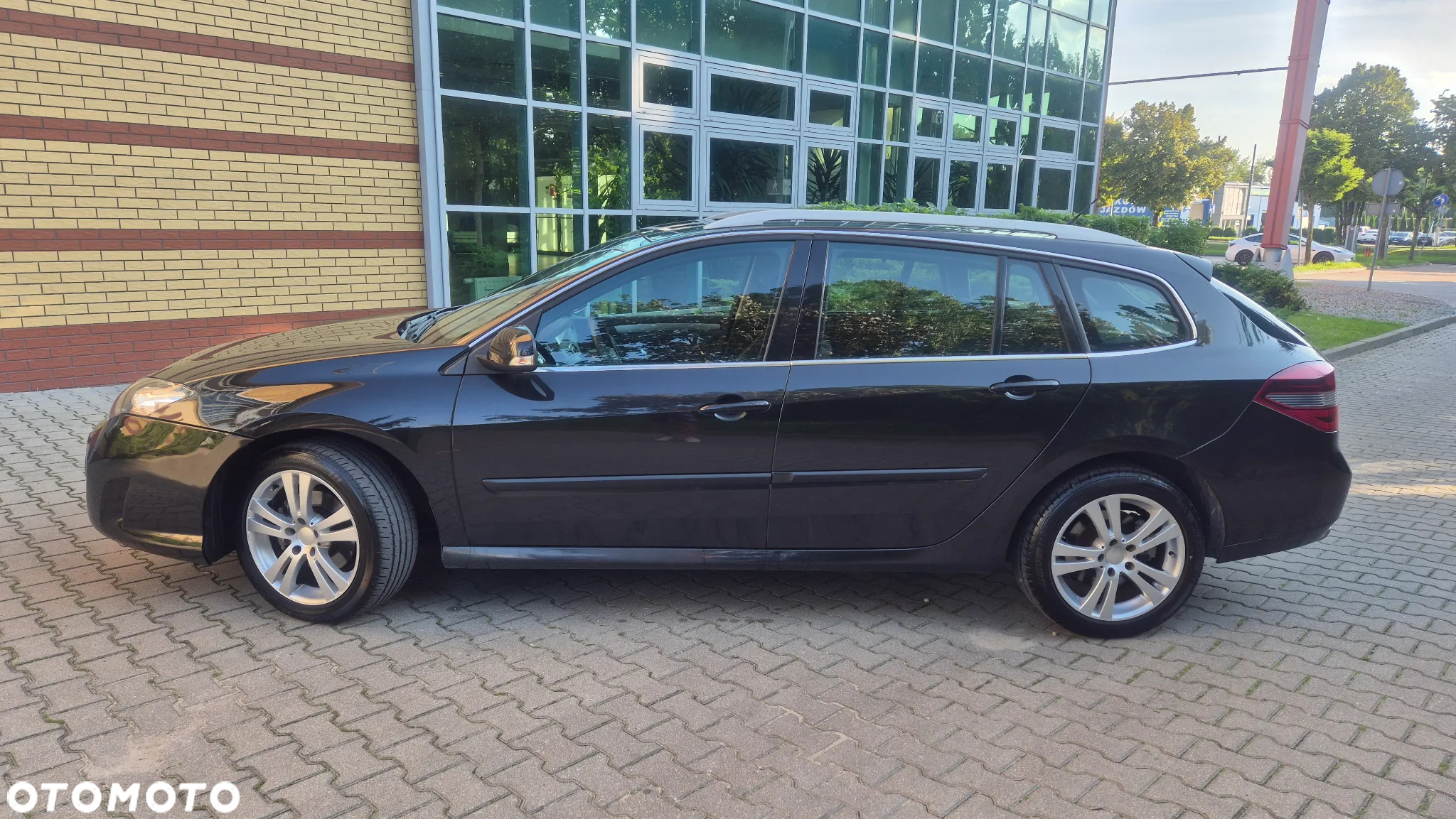 Renault Laguna Grandtour 2.0 dCi FAP Exception - 2