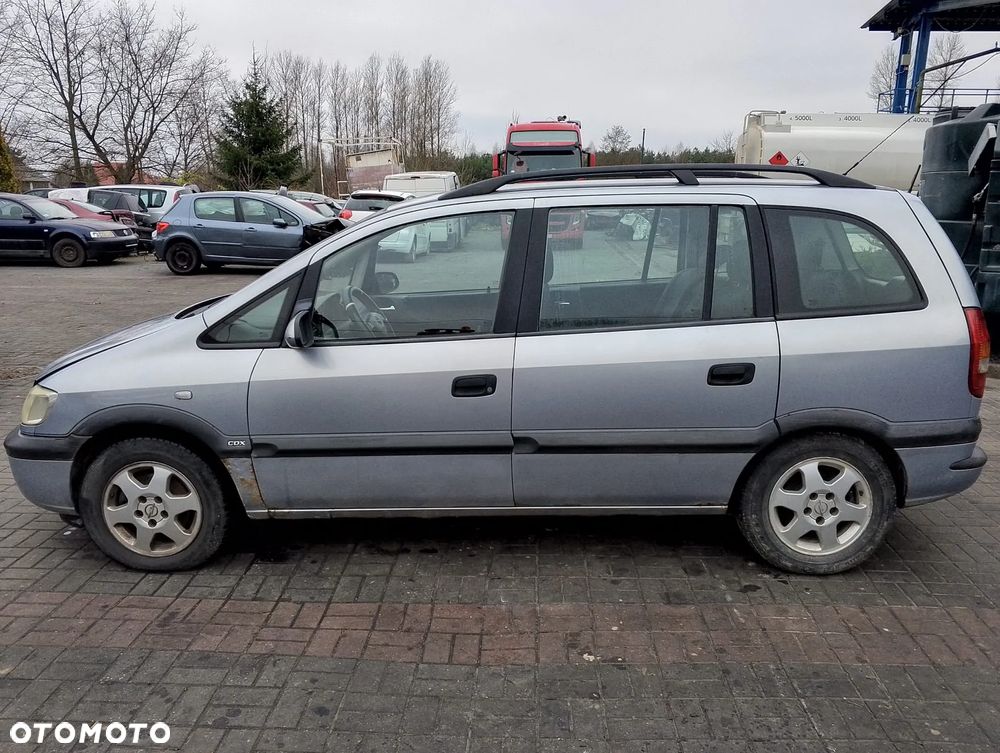 Opel Zafira A (99-03r.) 2.0 D 81KM. Silnik X20DTL / Y20DTL Skrzynia F23 lakier Z151/151/94L  . Cały na części. GWARANCJA !!!  Przód Tył Zestaw Komplet Drzwi Klapa Zderzak Błotnik Maska Grill Atrapa Szyba Pas Lampa Lusterko Boczki Fotel Kanapa Kokpit Deska Rozdzielcza Przełącznik Włącznik Sterownik Przewody Wiązka Instalacja Moduł Komputer Czujnik Listwa Pompa Alternator Wtryski Głowica Rozrusznik Kompresor Sprzęgło Dwumas Silnik Skrzynia ABS Klimatyzacji Paliwa Wspomagania Kolektor Turbina Przepustnica Zawór Chłodnica Koło Hak Belka Sanki Zawieszenie Mcpherson Półoś Amortyzator Wydech Tłumik Zacisk Most - 4