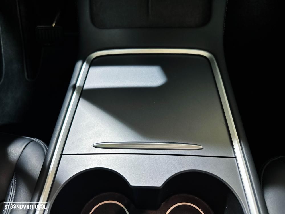 Tesla Model Y Long Range Dual Motor AWD - 39