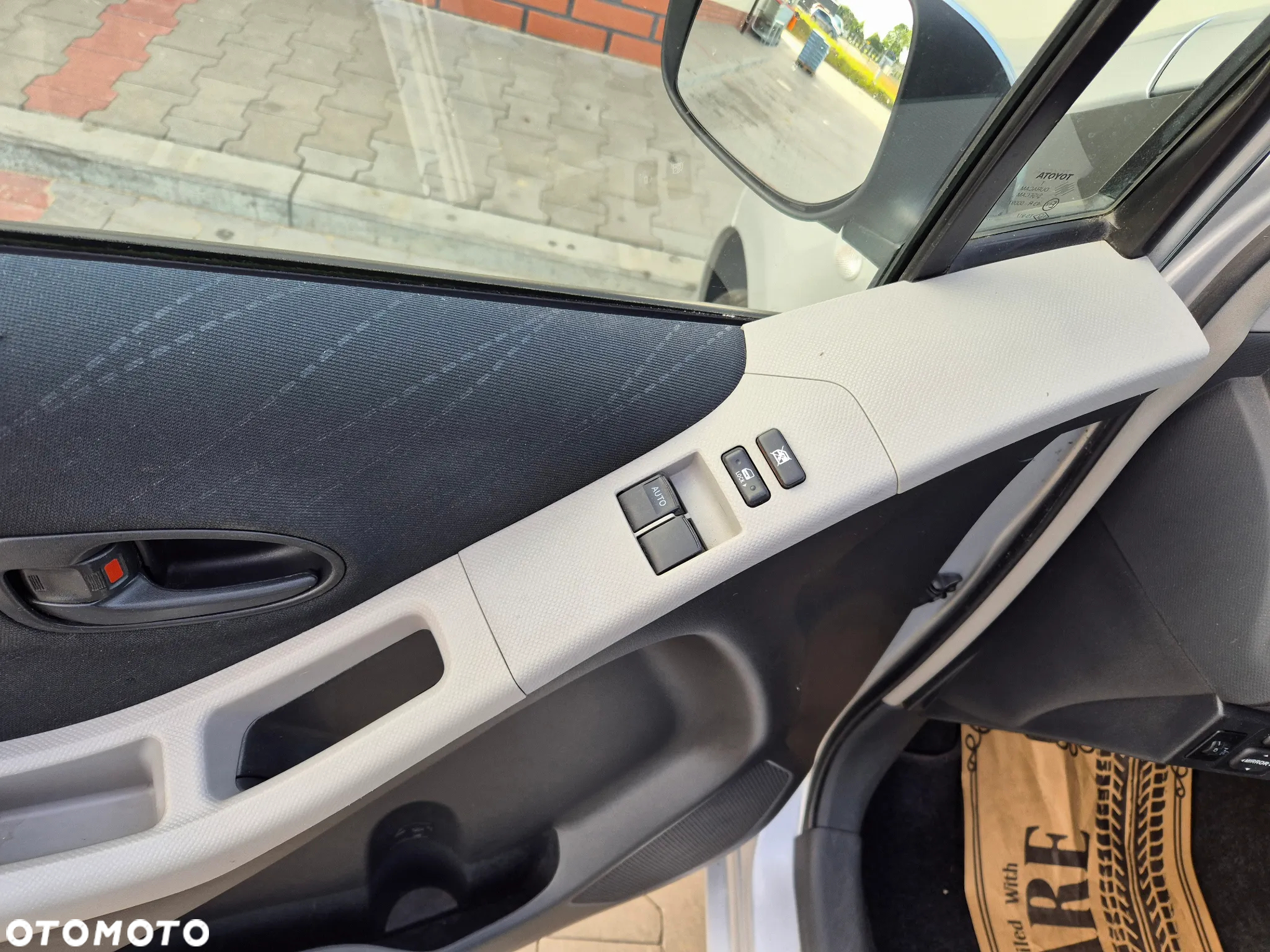 Toyota Yaris 1.0 Premium - 15