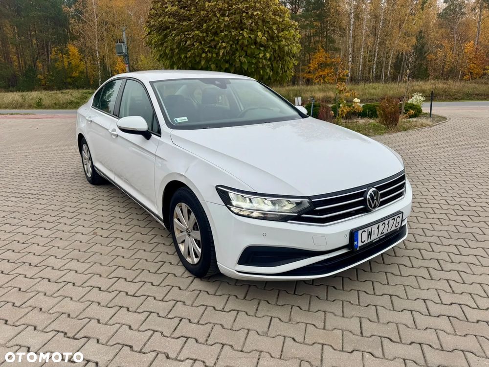Volkswagen Passat - 1