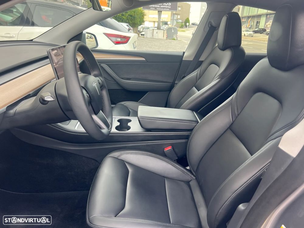 Tesla Model Y Performance Dual Motor AWD - 12
