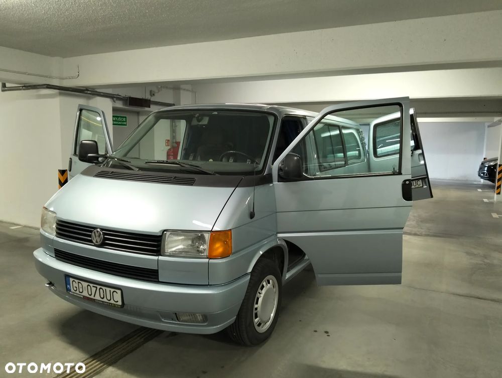 Volkswagen Caravelle - 12