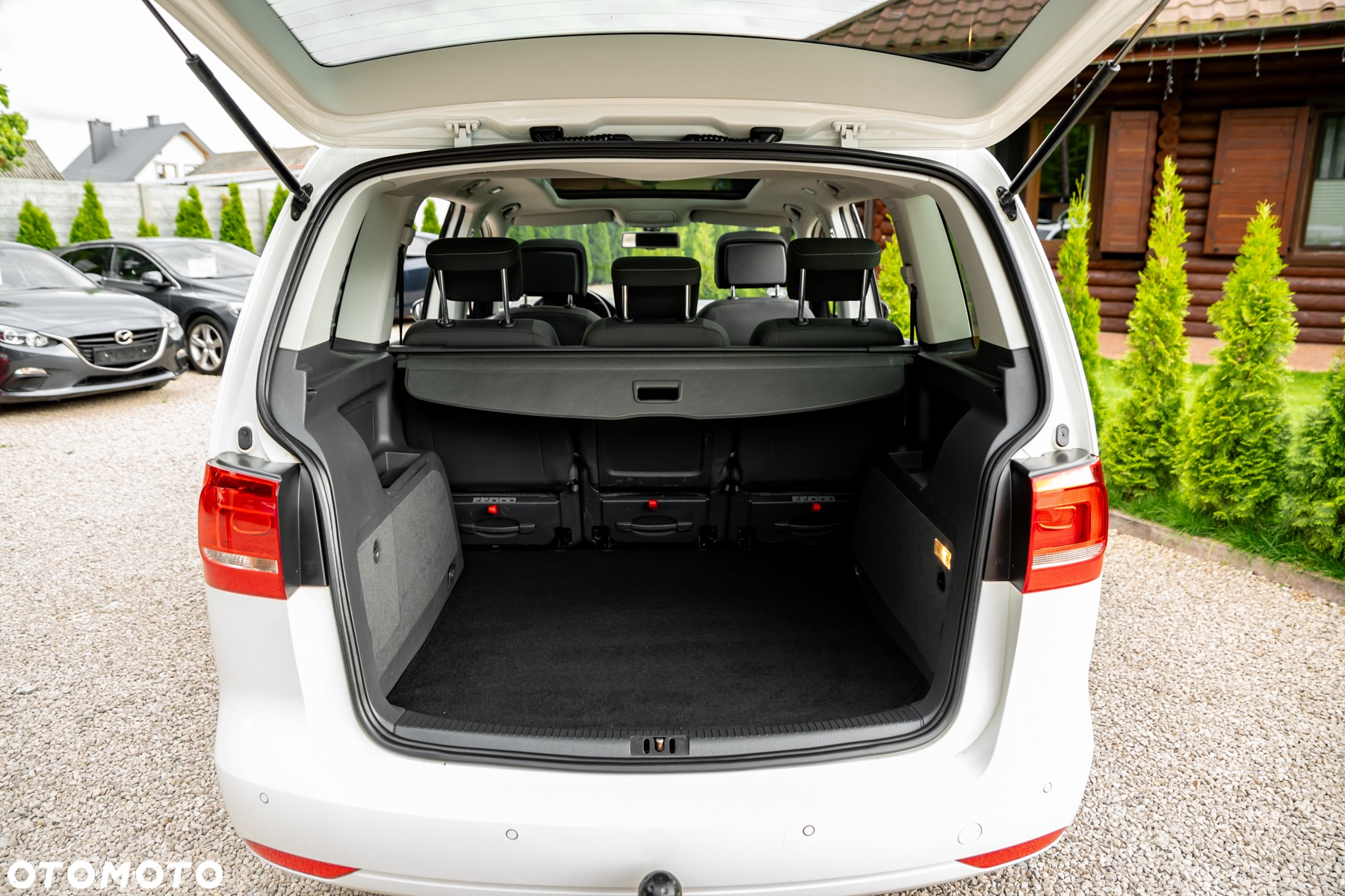 Volkswagen Touran 2.0 TDI DPF BlueMotion Technology MATCH - 19