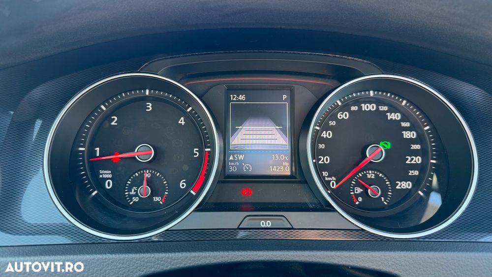 Volkswagen Golf - 23