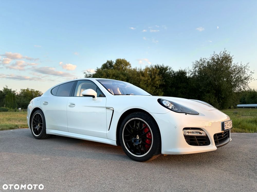 Porsche Panamera Turbo PDK - 11