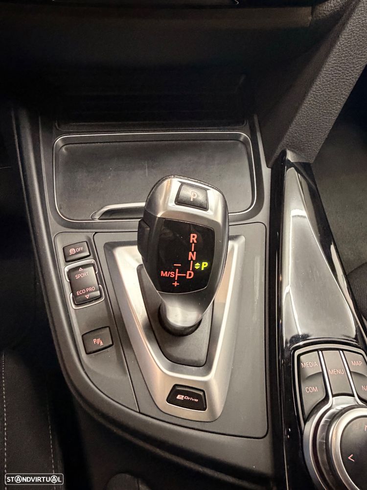 BMW 330 e iPerformance Line Luxury - 46