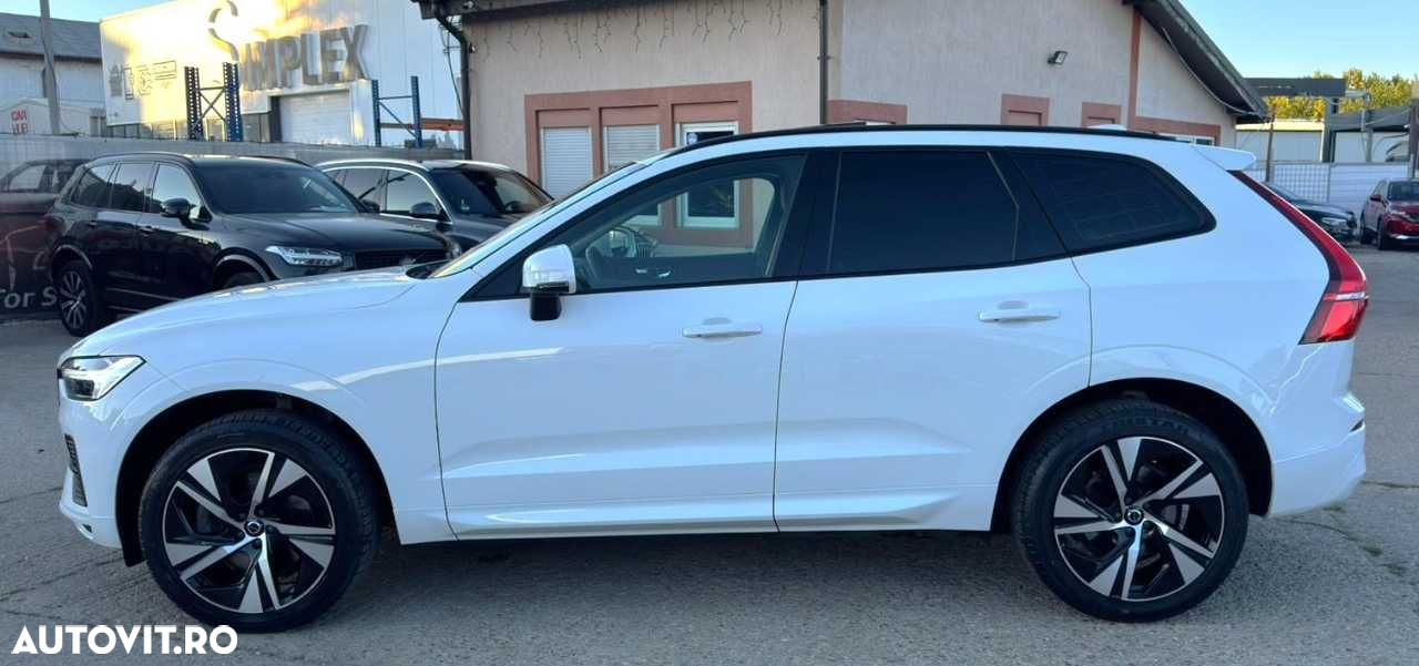 Volvo XC 60 B4 MHEV AT8 FWD Momentum Pro - 4