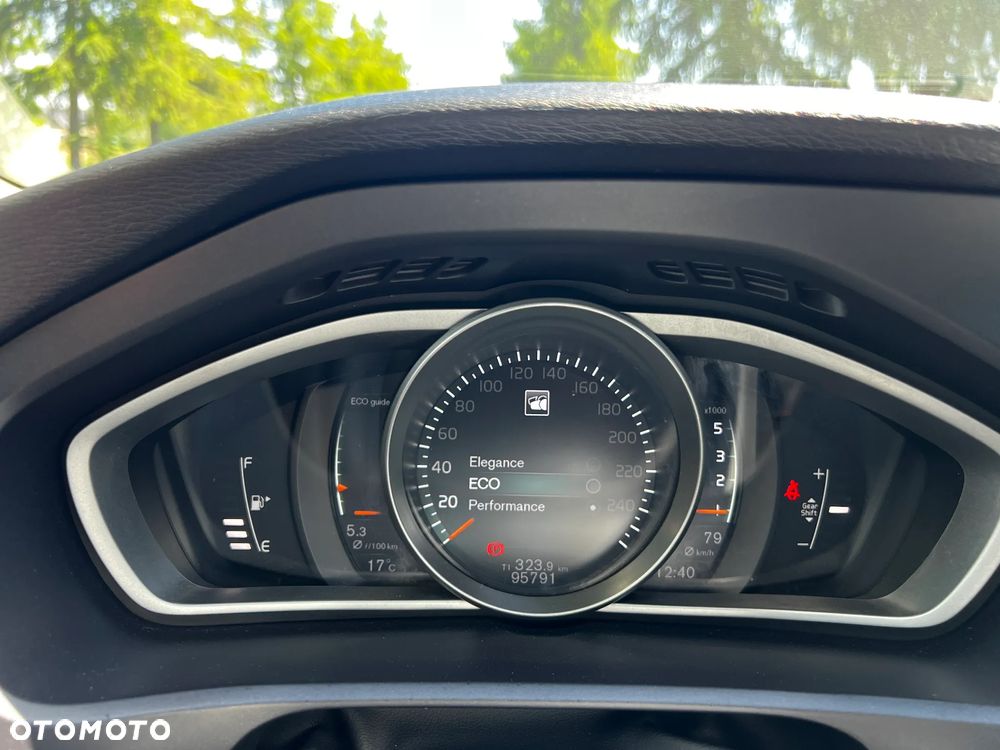 Volvo V40 Cross Country D2 Momentum - 19