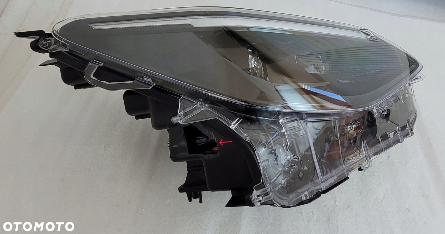 LAMPA PRAWA PRZÓD TOYOTA YARIS CROSS FULL LED 2020- KOITO 0D-314 - 2