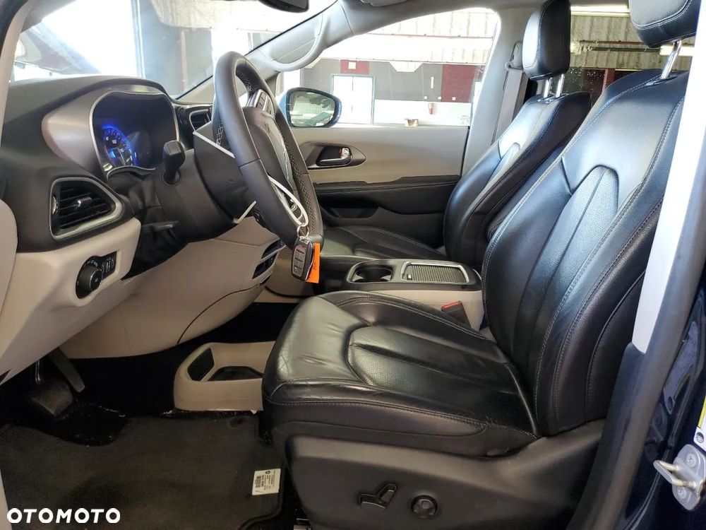 Chrysler Pacifica - 7