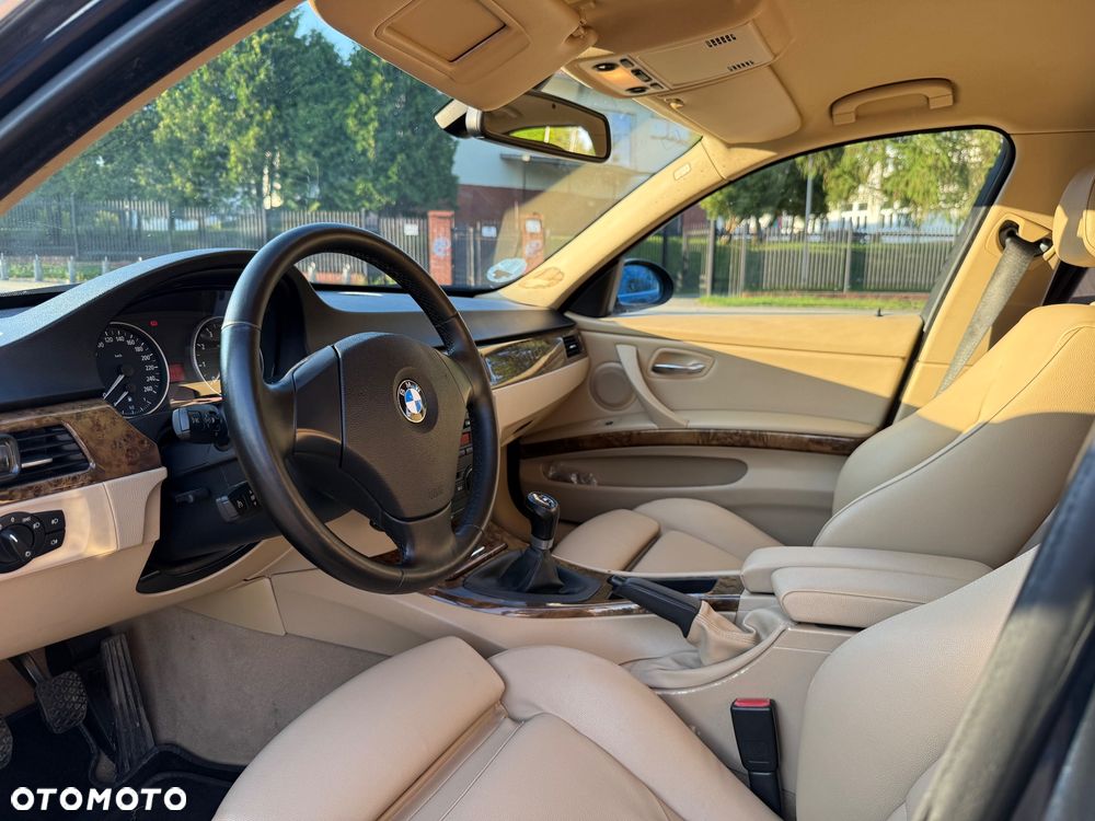 BMW Seria 3 325xi - 7