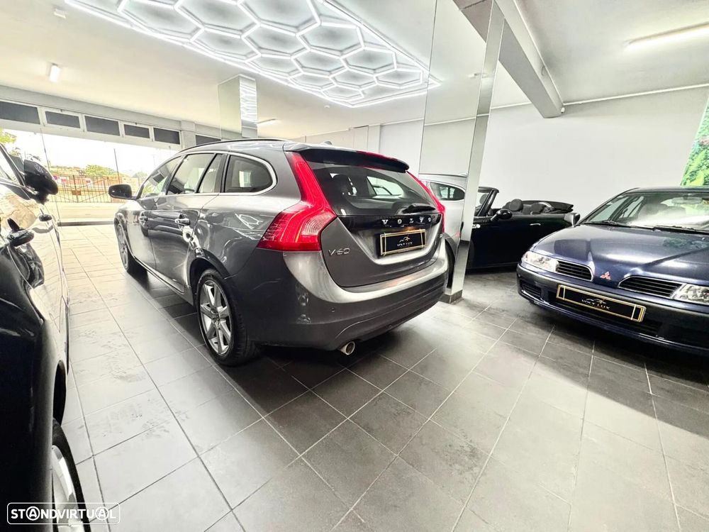 Volvo V60 2.0 D2 Summum Geartronic - 40