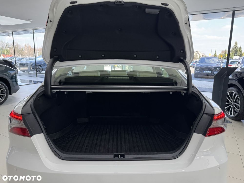 Toyota Camry - 17