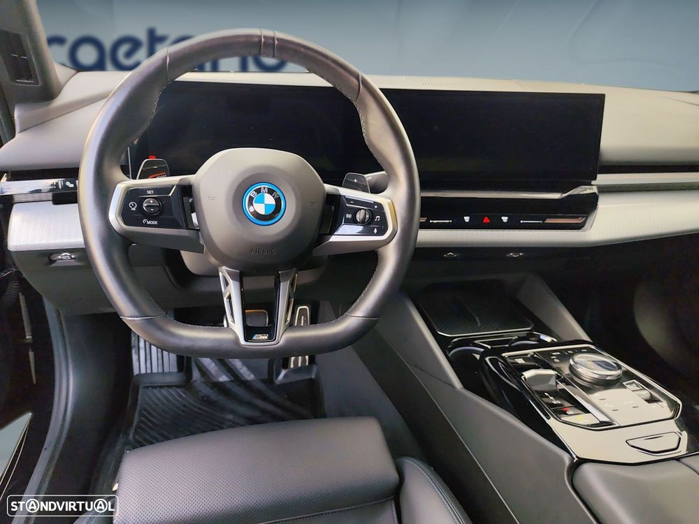 BMW 530 e Pack Desportivo M - 13