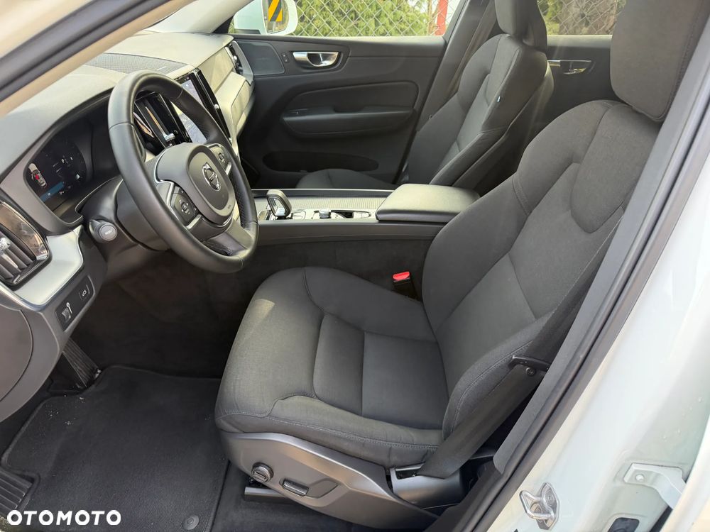 Volvo XC 60 B4 B Momentum Pro - 11