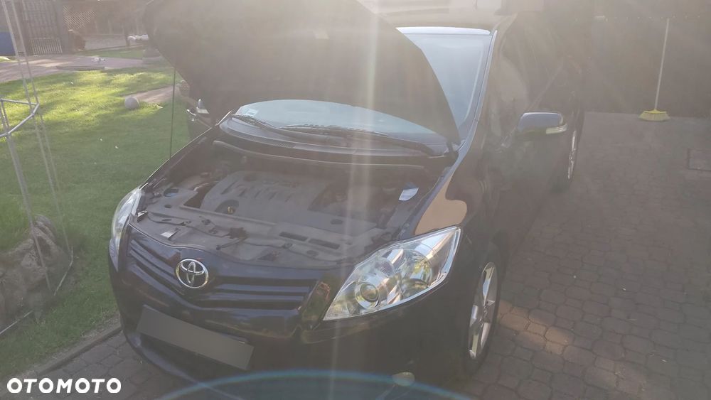 Toyota Auris 1.6 Premium + - 12