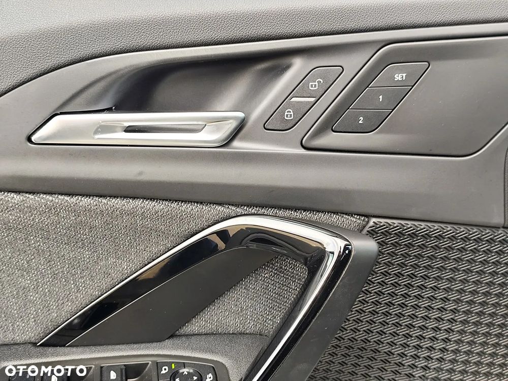 BMW iX1 xDrive30 66.5kWh M Sport - 16