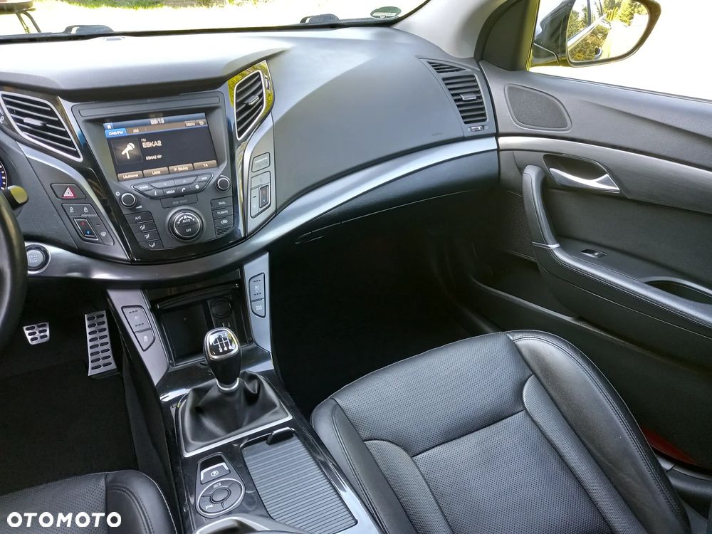 Hyundai i40 Kombi 1.7 CRDi Premium - 24