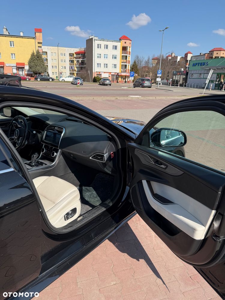 Jaguar XE 2.0 D180 R-Dynamic S - 21
