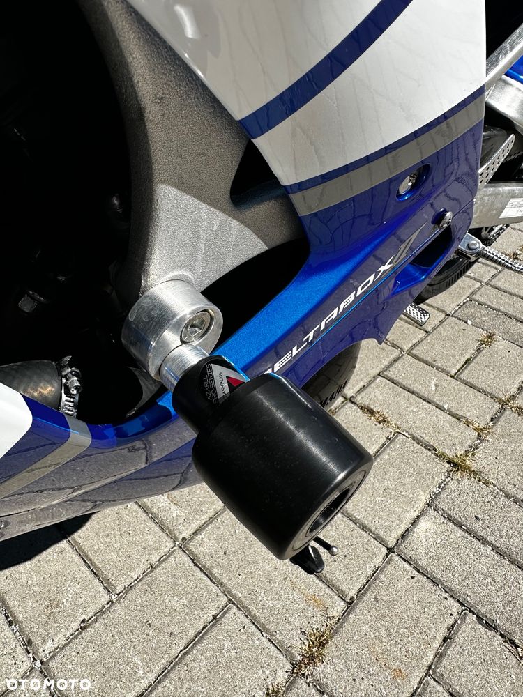 Yamaha R1 - 13