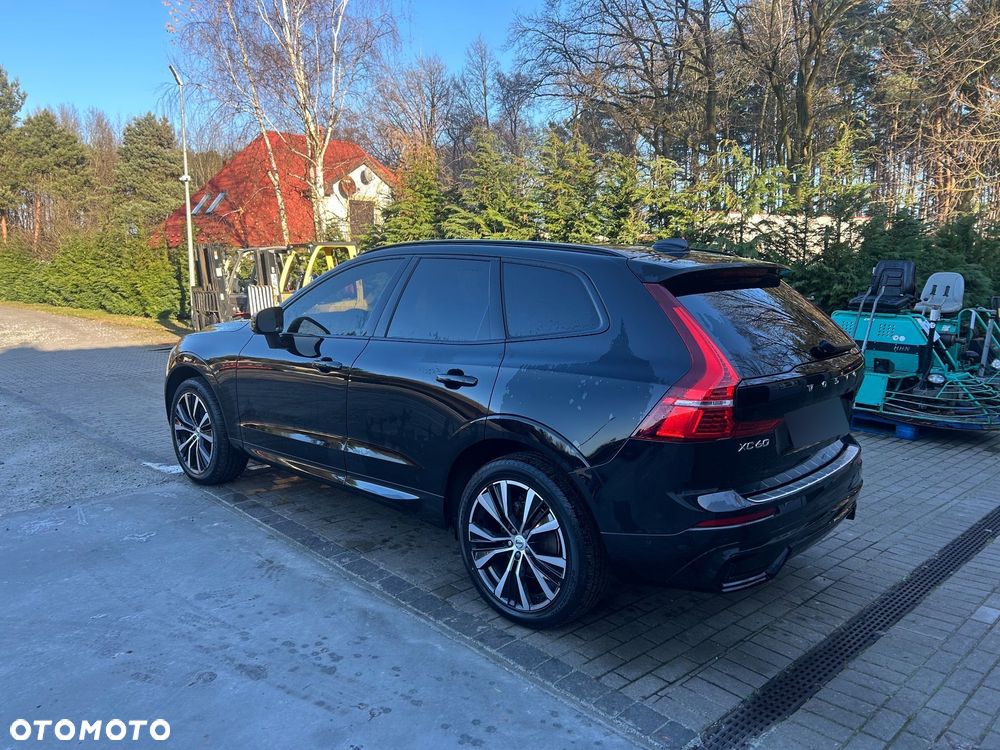 Volvo XC 60 B5 B AWD Plus Dark - 4