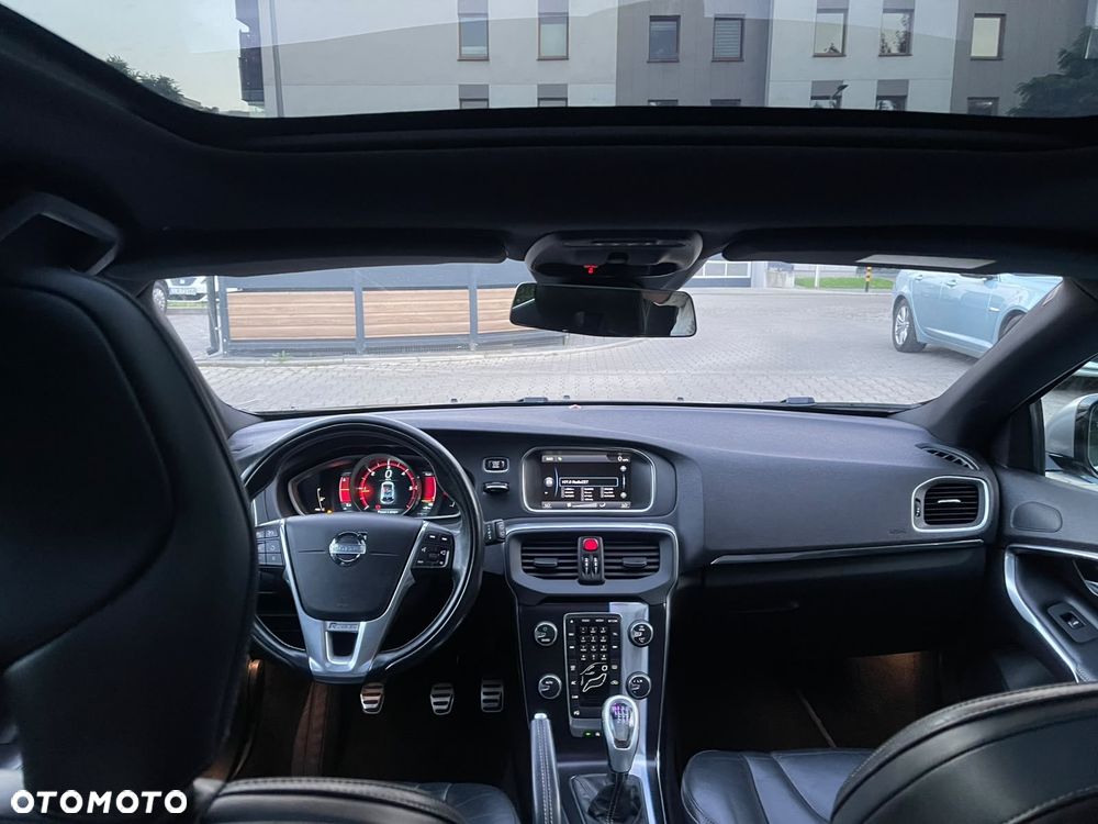 Volvo V40 D2 R-Design - 8