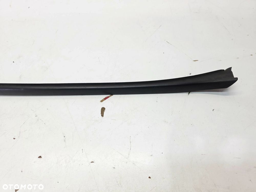 LISTWA ZGARNIAJĄCA SZYBY CZOŁOWEJ PRAWA AUDI Q5 8R 8R0854328A - 4