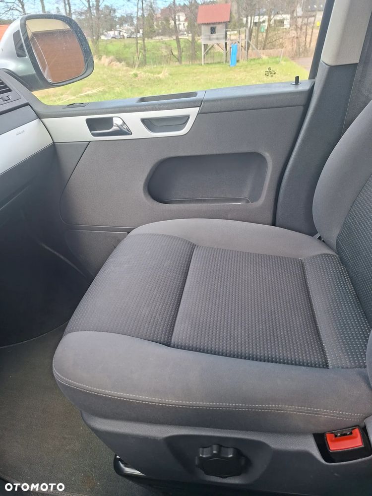 Volkswagen Multivan - 13