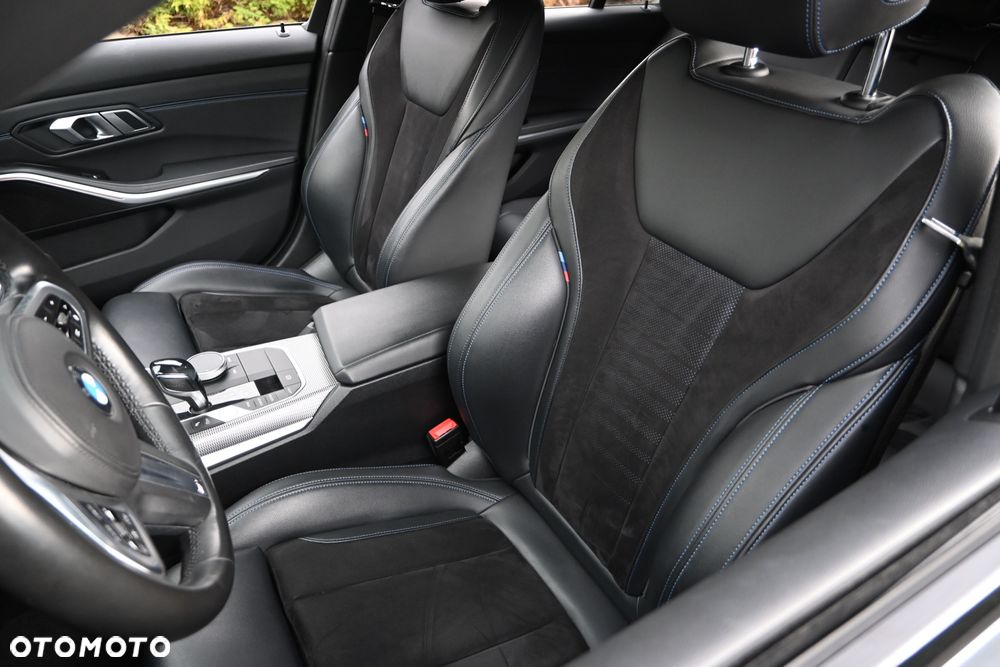 BMW Seria 3 320d Edition M Sport Shadow - 24