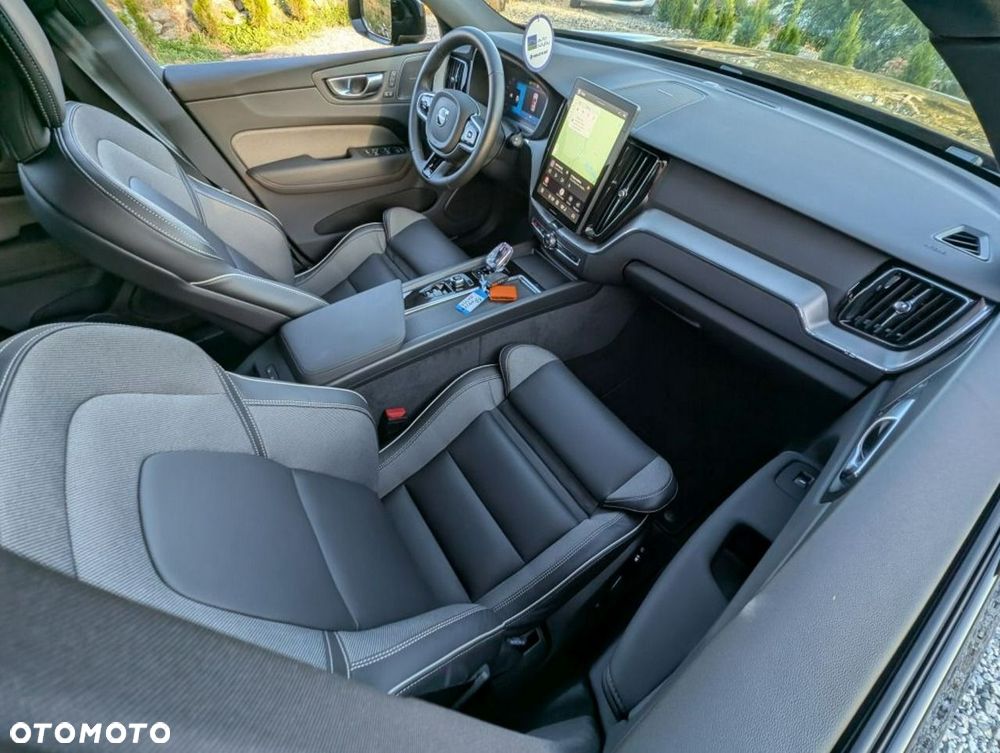 Volvo XC 60 B5 B AWD Plus Dark - 4