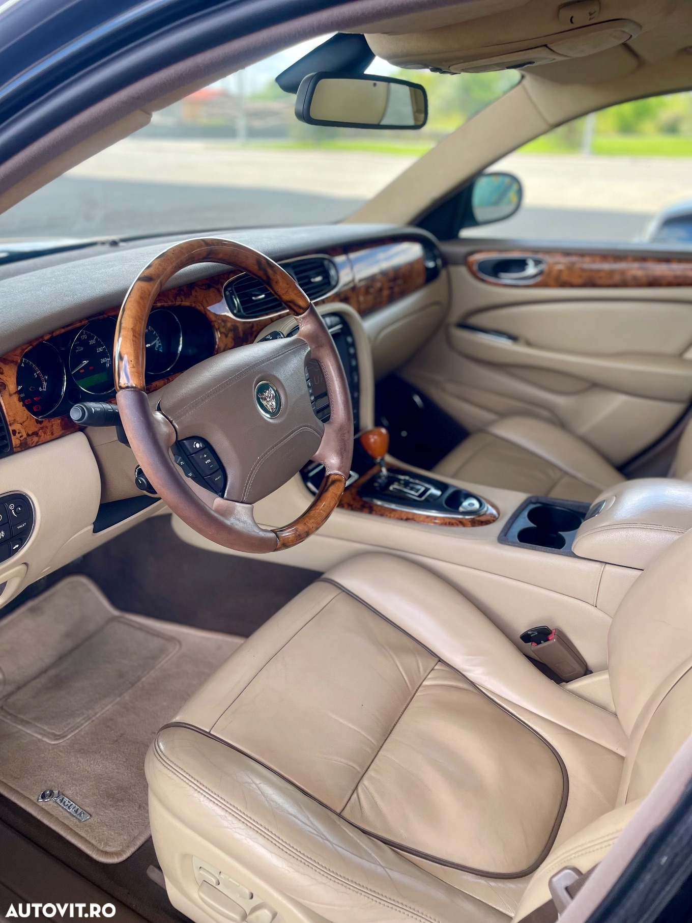 Jaguar XJ - 20