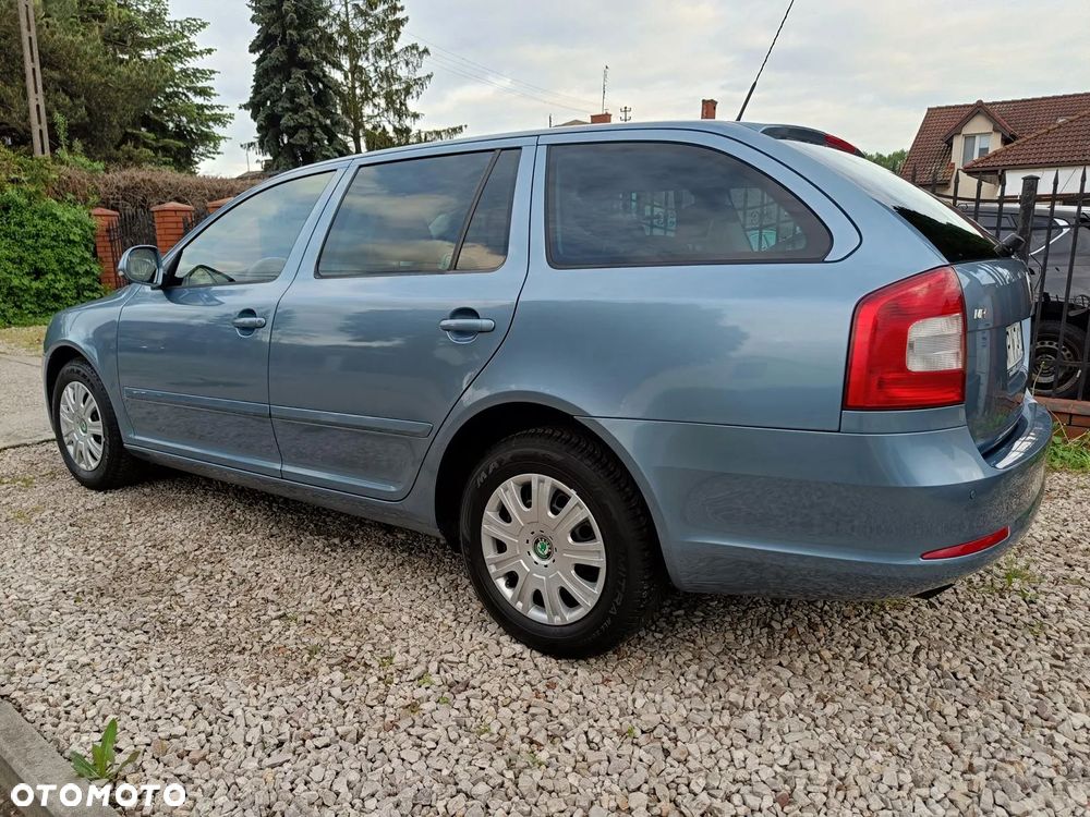 Skoda Octavia 1.6 Combi Ambiente - 5